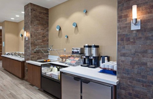 Valle Lindo House | Mountain-view Anaheim rooms near Disneyland !
