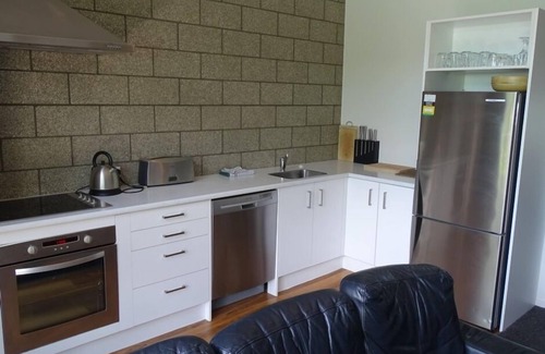 Ohakune House | Mountain View Apartments - 5 Bedroom Townhouse
