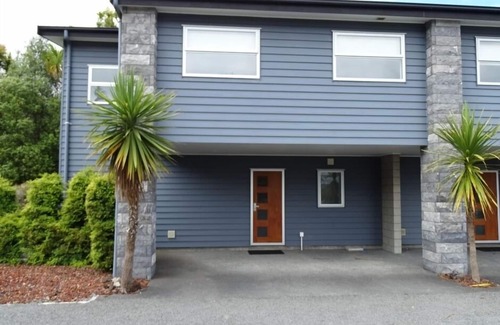 Ohakune House | Mountain View Apartments - 5 Bedroom Townhouse