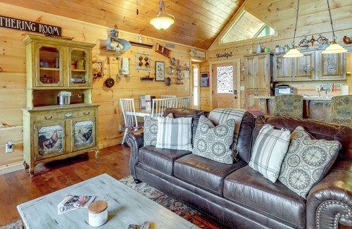 Copperhill Cabin | Mountain-View Appalachian Cabin Escape w/ Hot Tub!