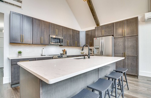 Sunday River Area Cabin | Mountain-View Bethel Cabin: Game Room & Deck