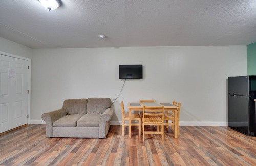 Briceville Apartment | Mountain-View Briceville Studio: Pets Welcome!