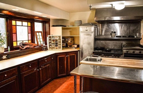 Goshen House | Mountain View/Brook Road Inn