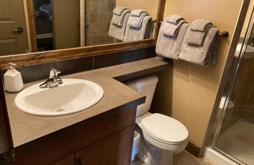 East Kootenay Apartment | Mountain View Retreat