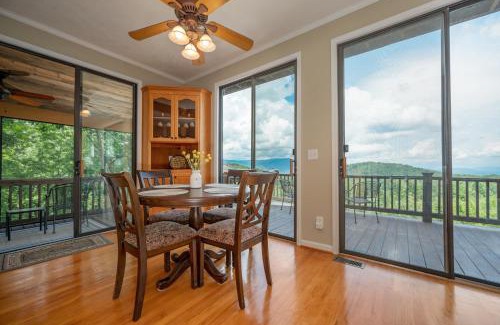 Piney Mountain House | Mountain View Cabin In Saluda With Full Kitchen