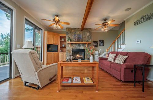Piney Mountain House | Mountain View Cabin In Saluda With Full Kitchen