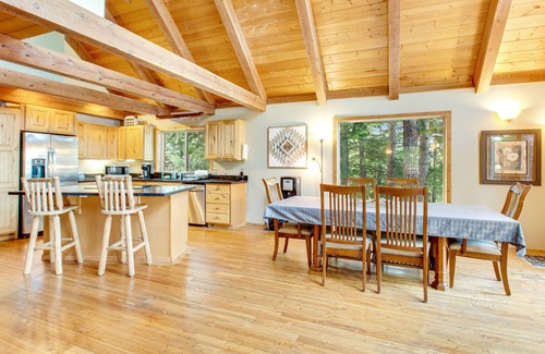 Cle Elum Cabin | Mountain-view cabin near golf w/wood stove, game room, volleyball, & basketball