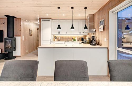 Sennesvik House | Mountain View Cabin