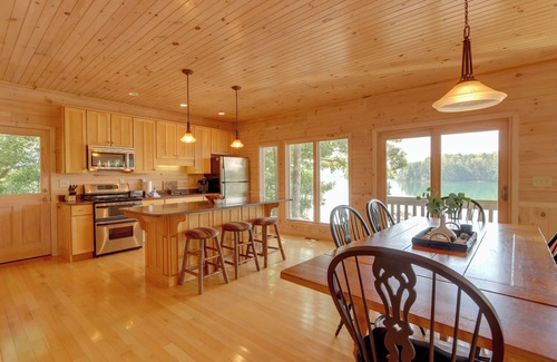 Blue Ridge House | Mountain View Cabin on Lake Blue Ridge: Hot Tub!