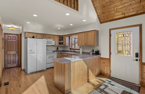 Bryson City Cabin | Mountain View Cabin, Hot Tub, Fire Pit, Fireplace