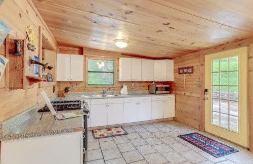 Mountain View House | Mountain-View Cabin on Farm 3 Mi to Town and Shops