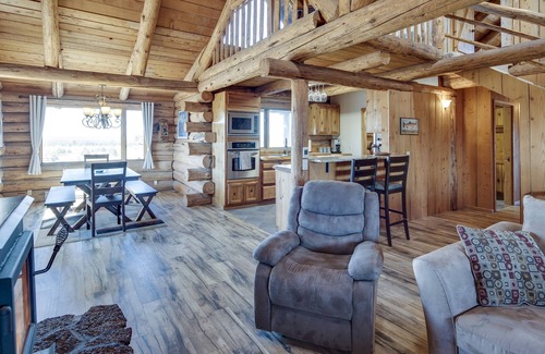 Terrebonne Cabin | Mountain View Cabin Oasis near Smith Rock on Multi-acre Property, Dog-Friendly!