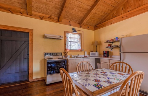 Leakey Cabin | Mountain View Cabin Near Lost Maples & Garner Parks, Utopia and the Frio River