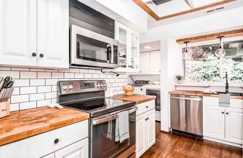 Vein Mountain House | Mountain view cabin w/hot tub, fire pit, pet friendly in Marion, near Asheville