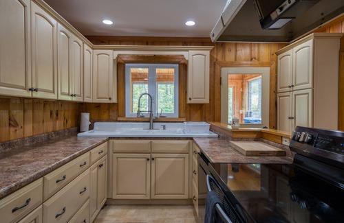 Hensonville House | Mountain View Chalet Near Skiing