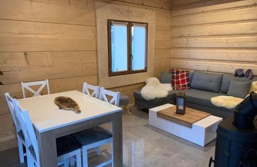 Czerwienne Villa | Mountain View Chalet with HotTub and Sauna
