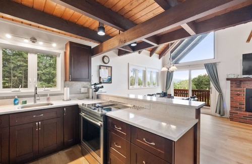 Lincoln House | Mountain View Chalet w/Amenities