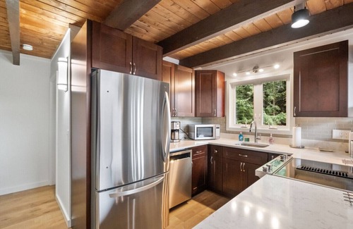 Lincoln House | Mountain View Chalet w/Amenities