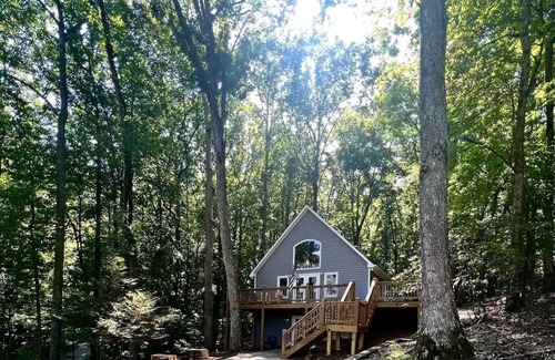 Walnut Mountain House | Mountain View ChaletnSunsets.HotTub.DogsnGameRoom
