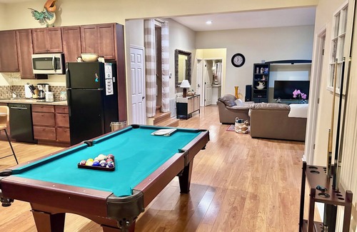 Johnson City House | Mountain view & city lights.Close to Bristol, Jonesborogh, Gatlinburg, B&B type