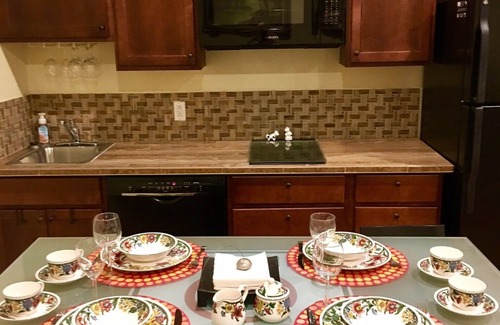 Johnson City House | Mountain view & city lights.Close to Bristol, Jonesborogh, Gatlinburg, B&B type