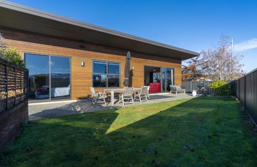 Te Anau House | Mountain View Comfort - Te Anau Holiday Home