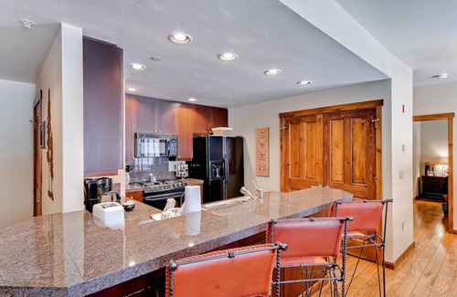 Historic District Condo | Mountain view condo with pool & hot tubs - walk to lifts, historic Main Street