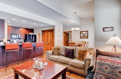 Historic District Condo | Mountain view condo with pool & hot tubs - walk to lifts, historic Main Street