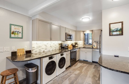 Wildernest Condo | Mountain-View Condo on Bus Route with Balcony, Desk, Fireplace, WiFi & Grill