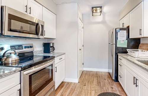Stratton Mountain Condo | Mountain-view condo with private balcony, fireplace, & updated interior