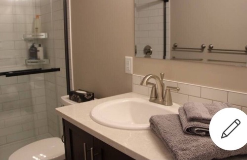 Okanagan-Similkameen House | Mountain view cottage 5 minutes to wineries golf and beaches