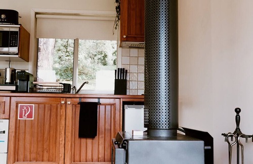 The Patch House | Mountain View Cottage - with spa and fireplace