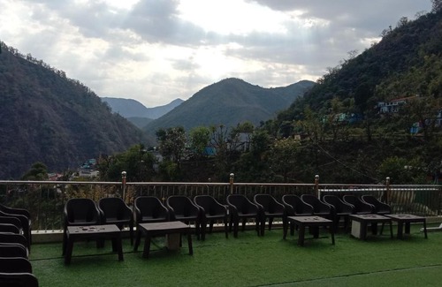 Shivpuri Hotel | Mountain view cottage