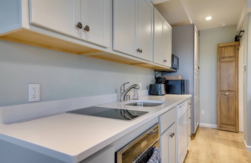 Buffalo Soapstone Cabin | Mountain-View Deck: Secluded Cottage in Palmer
