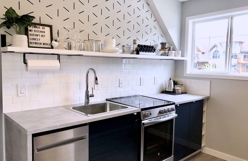 Canmore Condo | Mountain View Escape - Top Floor