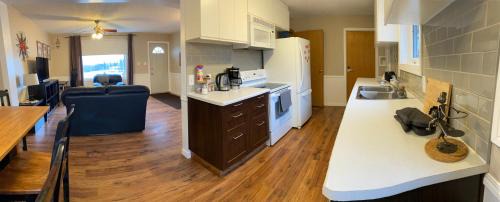 Grande Cache House | Mountain View Executive Suite