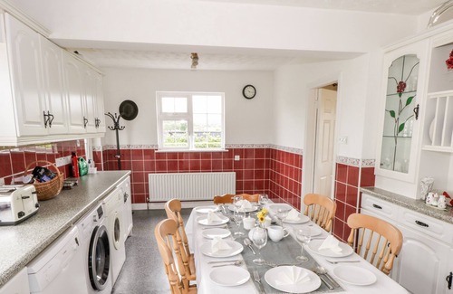 Fivemilebourne House | MOUNTAIN VIEW, family friendly in Cliffoney, County Sligo