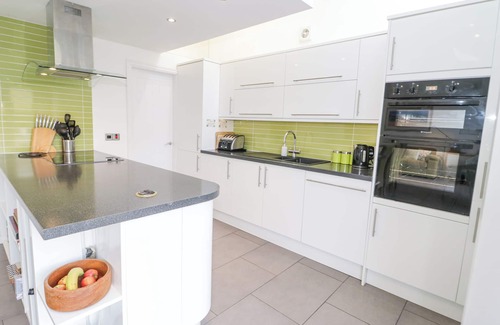 Henryd Cottage | MOUNTAIN VIEW, family friendly, with open fire in Conwy