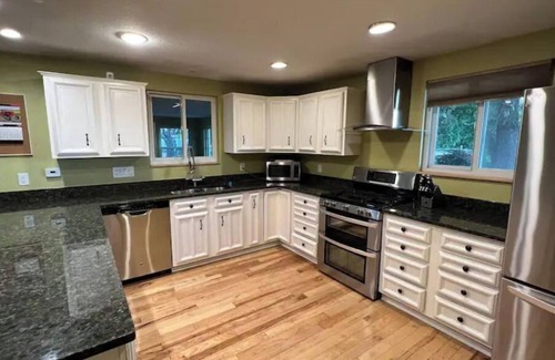 Mead House | Mountain View Farmhouse; lots of extras!