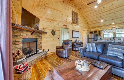 Murphy Cabin | Mountain View & Fire Pit: Updated Murphy Cabin!