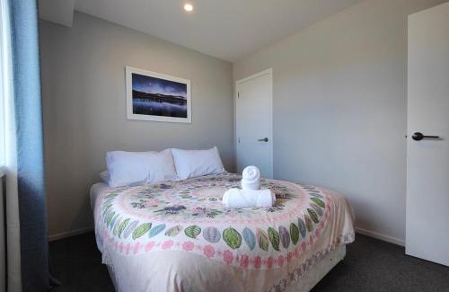 Te Anau House | Mountain View Getaway