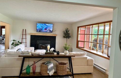 Shenandoah House | Mountain View Getaway - Stunning Views and Privacy