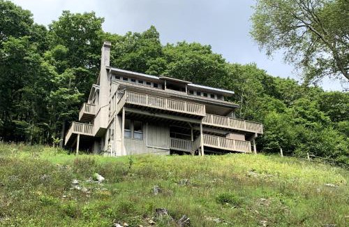 Wolf Laurel House | Mountain View Getaway