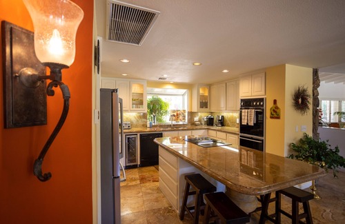 Borrego Springs House | Mountain-view home with private pool/hot tub, charming interior & roll-in shower