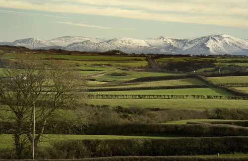 Bryngwran Apartment | Mountain View Holiday Let