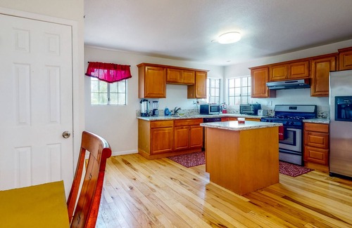 Lake Elsinore House | Mountain-view home with private pool, putting green, grill, & dog-friendly yard