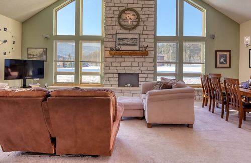 Ponderosa Pines House | Mountain View Home in a Quiet Area w/ WiFi & Washer/Dryer - 3 Dogs Welcome