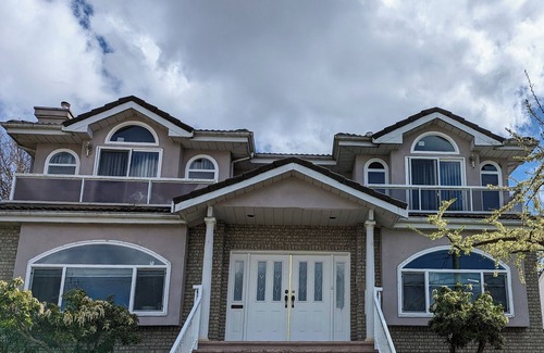 Burnaby House | Mountain View Home in Burnaby
