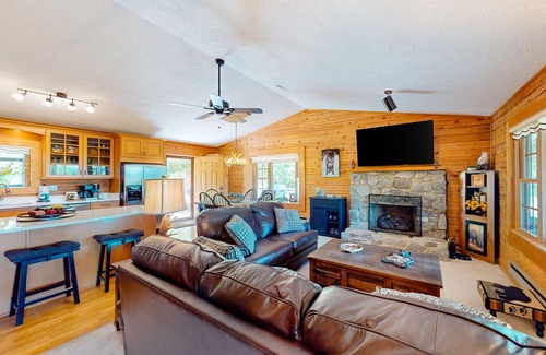 Waynesville House | Mountain view home with a furnished deck, gas fireplace and washer/dryer