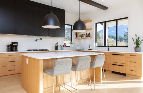 Squamish House | Mountain View Home w/Gym, Sauna & Cold Plunge